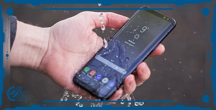 گوشی سامسونگ A51 از نظر سخت‌ افزاری حساسیت بالایی دارد. به همین دلیل در مواجه به آب و رطوبت، خیلی سریع واکنش نشان می دهد.